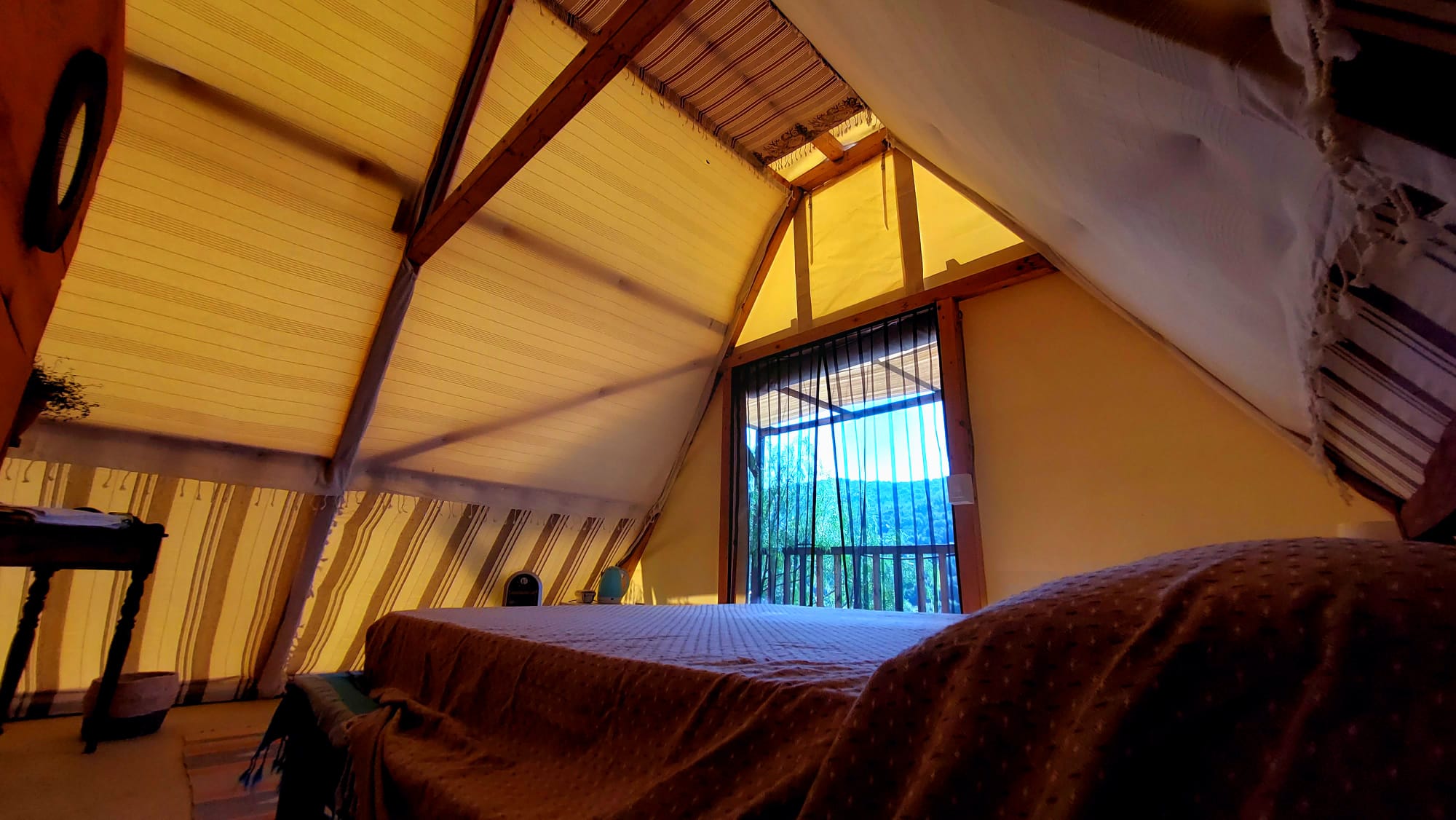 Glamp Tent Lupo Grigio | Veranda privata, colazione inclusa - immagine 5