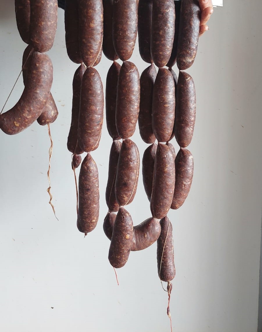 Vendita online salumi maremma: salsiccia stagionata di suino brado artigianale