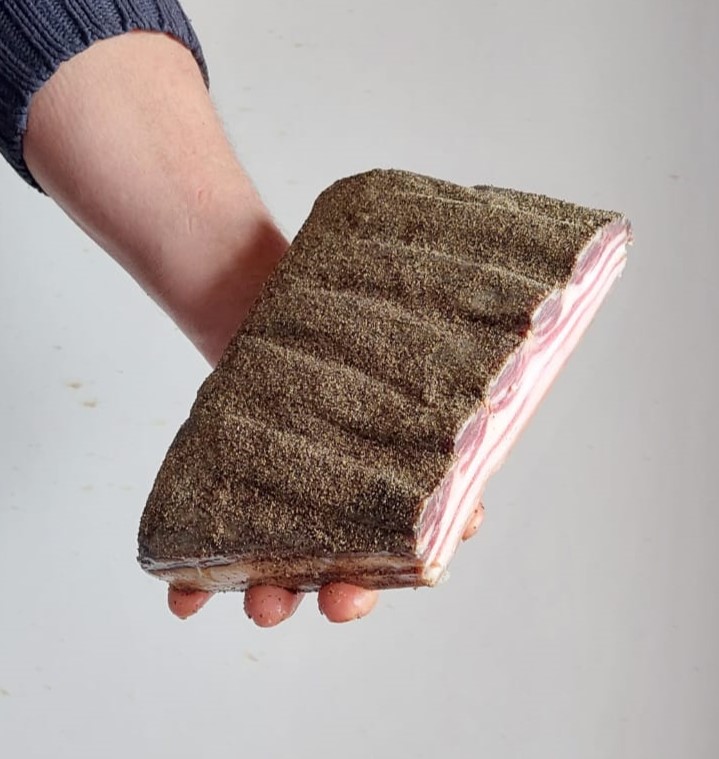 Vendita online salumi maremma: pancetta stesa stagionata di suino brado artigianale